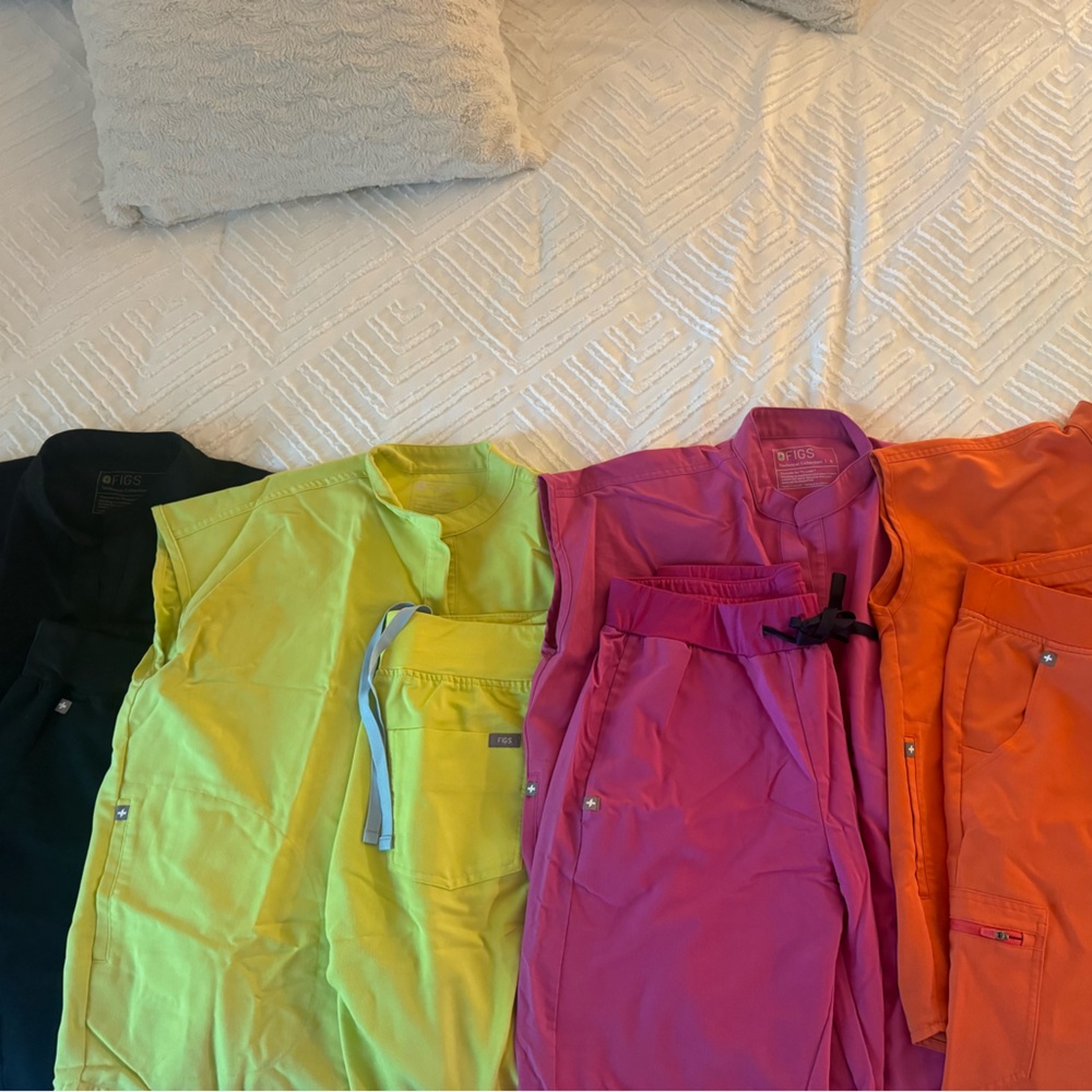 Used FIGS uniforms x4 (Black, pink, bright green, and orange)